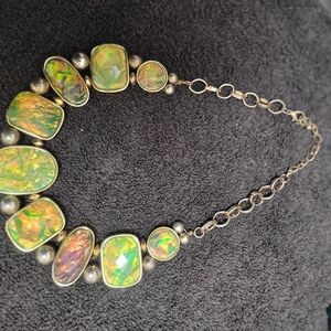 Elegant Gold and Green Filigree Necklace with Intricate Design